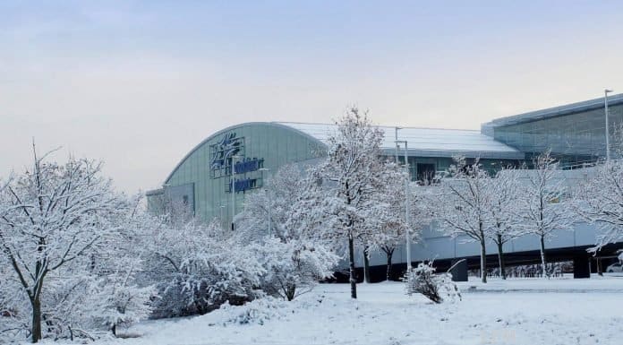 Flughafen und Weihnachten erleben