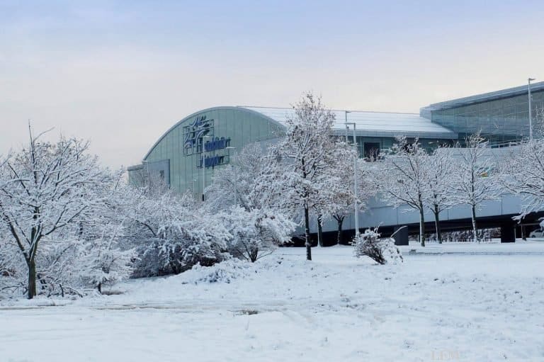 Flughafen und Weihnachten erleben