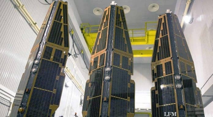 Umpolung des Erdmagnetfeldes: SWARM erforscht Erde, Meer und All