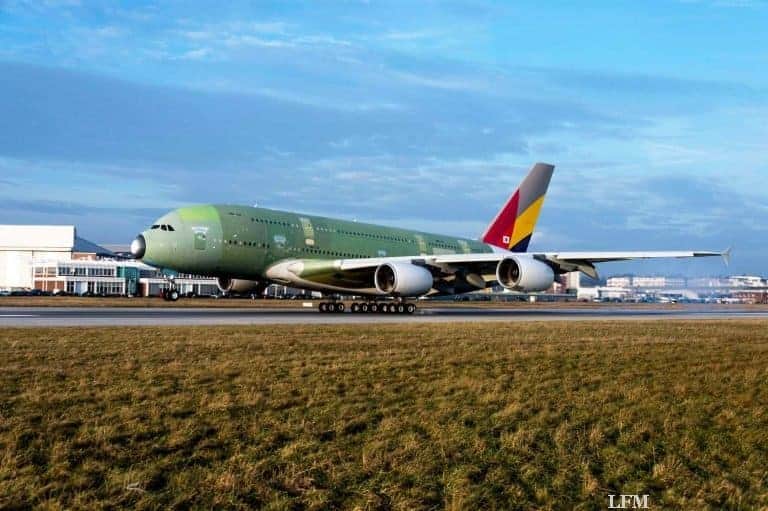 Jungfernflug des ersten Airbus A380 für Asiana Airlines