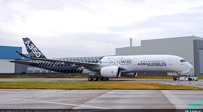 Roll-Out im Kohlefaser-Look: Passagier-Airbus A350 XWB