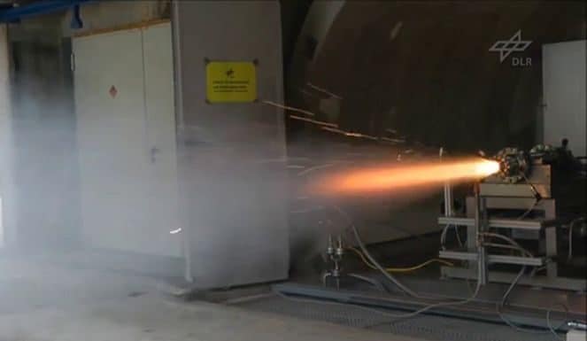 Hybrid-Raketenantrieb aus Fest- und Flüssigtreibstoff im Test