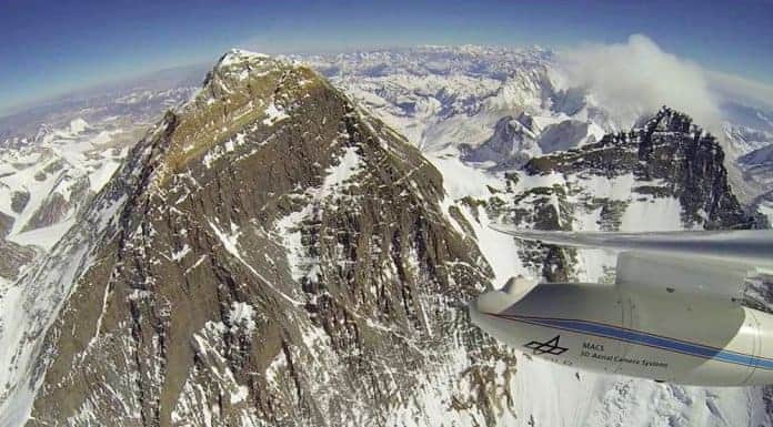 Motorsegler am Mount Everest: Erste Bilder mit 3D-Kamera