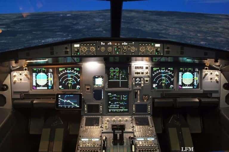 Assistenzssystem für Piloten: Test im DLR-Simulator erfolgreich