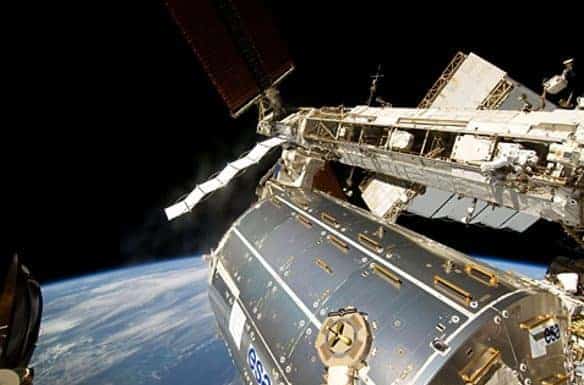 EML: Schmelzofen heizt High-Tech-Materialien im All