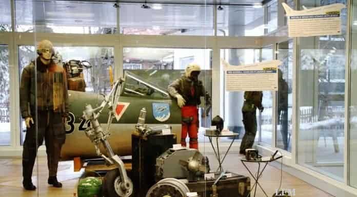 Starfighter-Cockpit und Flughafen-Ausstattung des Allgäu Airport ausgestellt