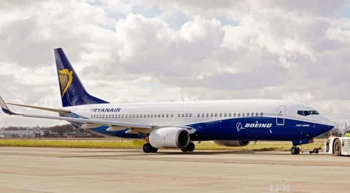 Ryanair fliegt B737-800 Next-Generation im Co-Branding mit Boeing