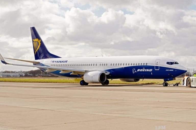 Ryanair fliegt B737-800 Next-Generation im Co-Branding mit Boeing