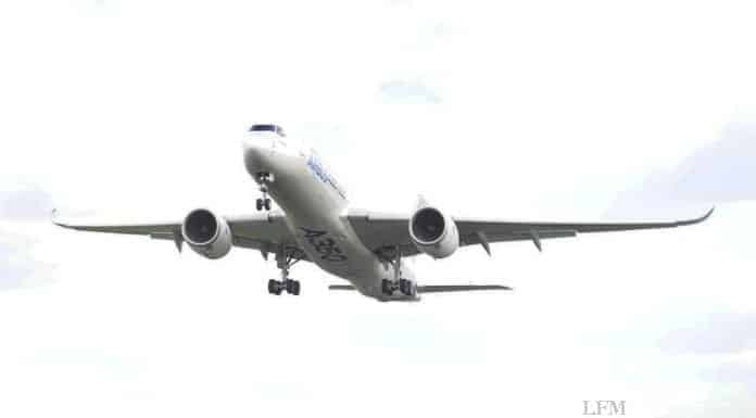 Airbus A350 XWB erlebt ersten Touchdown auf britischem Boden