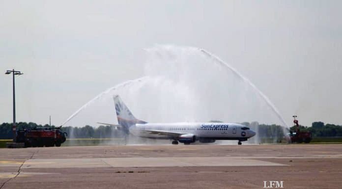 Hannover Airport: Empfang der neu stationierten Boeing von SunExpress