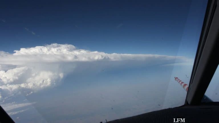 Forschungsflugzeuge messen Ozonbildung von Gewittern