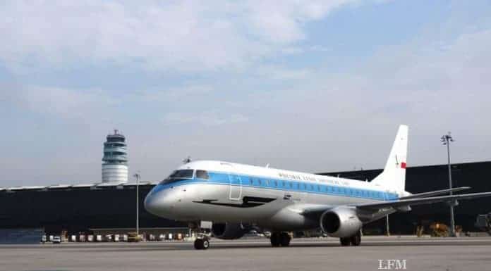 Embraer 175 im Retro-Look der LOT im Einsatz nach Wien