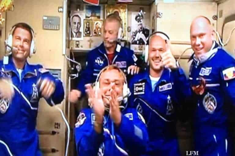 Sojus bringt Astronauten-Trio sicher zur ISS – Willkommen auf der Raumstation