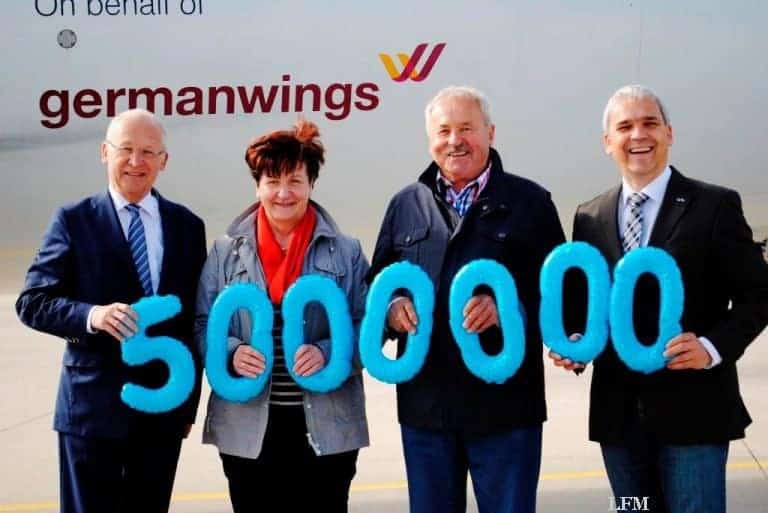 5-Millionster Fluggast am Flughafen Memmingen