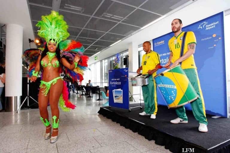 Samba zum Condor-Erstflug nach Fortaleza in Brasilien