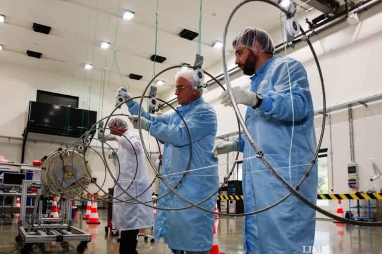 Schiff-Ortung aus dem All: AISat lauscht bald mit Helix-Antenne