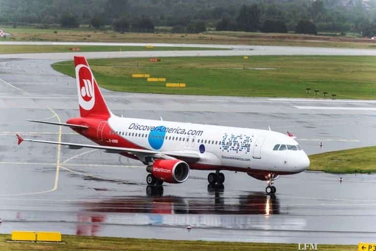 Airbus A320 in Sonderlackierung von airberlin und Brand USA