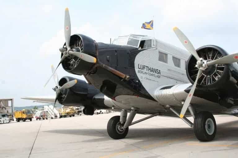 Oldtimer Junkers Ju 52 zu Rundflügen am Flughafen Stuttgart zu Gast