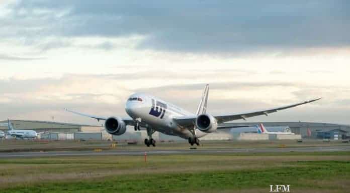 Erster 787 Dreamliner an europäische Fluggesellschaft geliefert