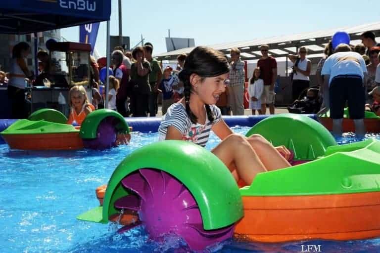 Kinderfest am Flughafen Stuttgart mit Flug-Verlosung und Kran-Ausblick