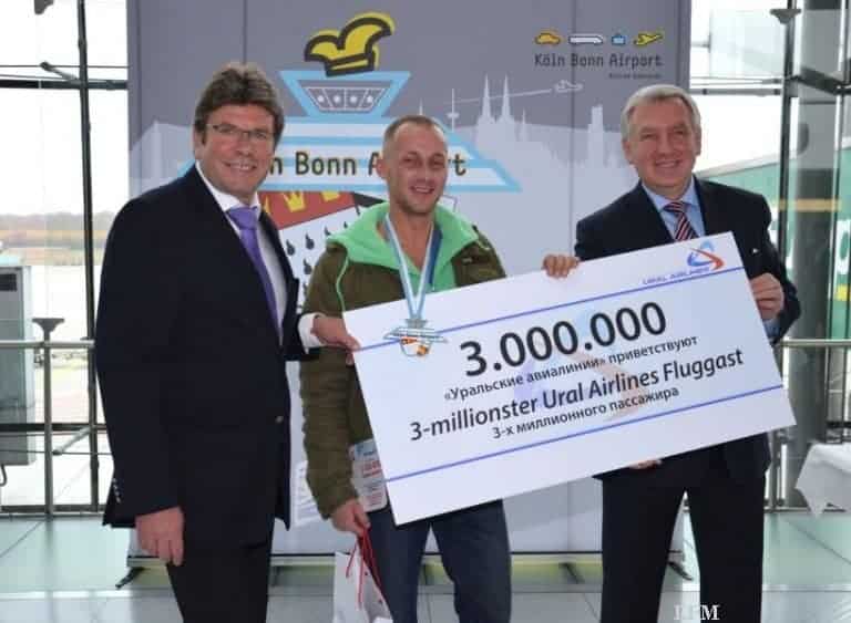 3-millionster Passagier bei Ural Airlines – Ein Freiflug und Torte für alle