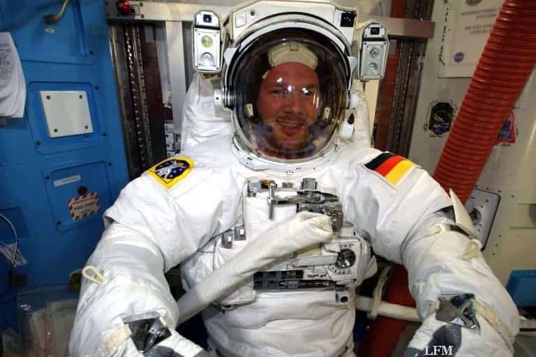 Alexander Gerst im ersten Außeneinsatz an der Raumstation ISS