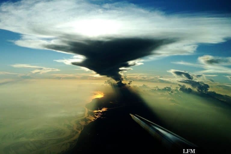Forschungsflug im Business Jet durch die Gewitter
