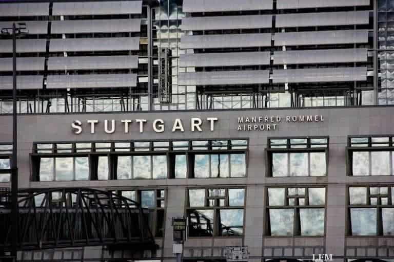 Flughafen Stuttgart erhält „Manfred Rommel Flughafen“-Schild