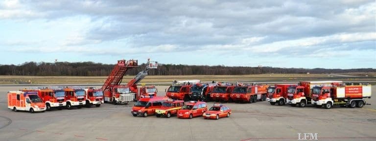 Bergungseinsatz für Insassen einer Fokker 27 am Köln Bonn Airport