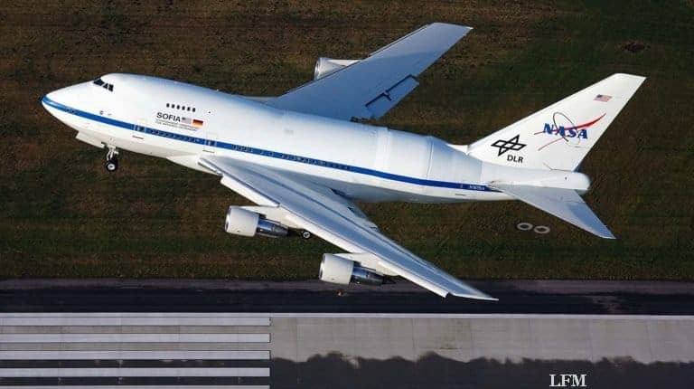 Boeing 747SP mit Flugzeug-Teleskop SOFIA hat Hamburg verlassen