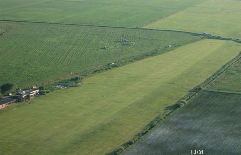 Leichtflugzeug verliert Tragfläche im Flug