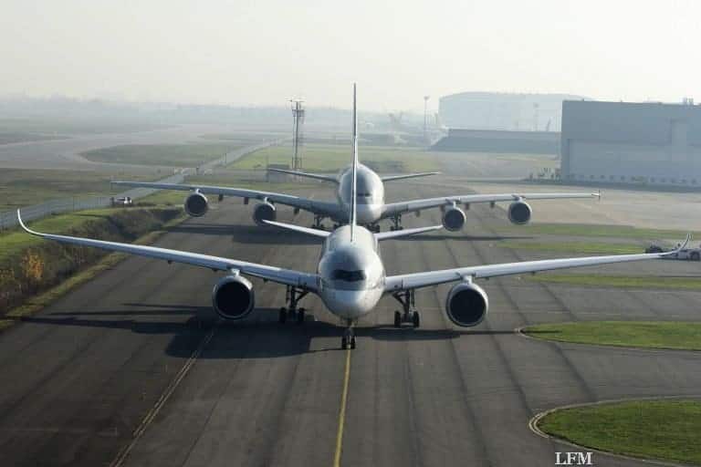Heimflug der Airbus Großraum-Jets A350 und A380 für Qatar Airways