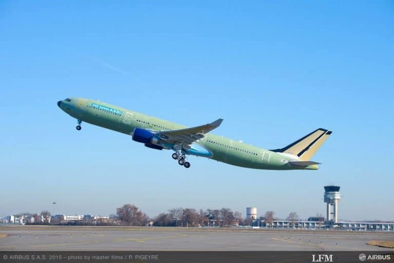 Airbus A330 mit 242 Tonnen MTOW hebt zum Erstflug ab