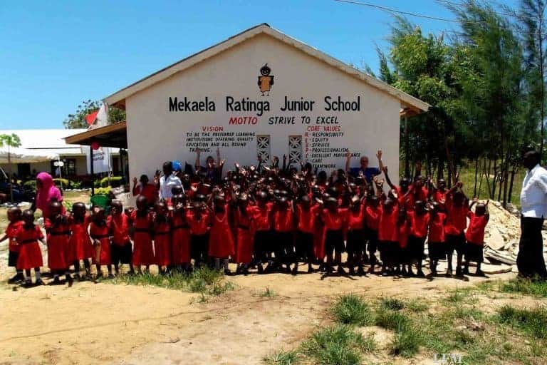 Condor ConTribute hilft bei Schulbau in Mombasa