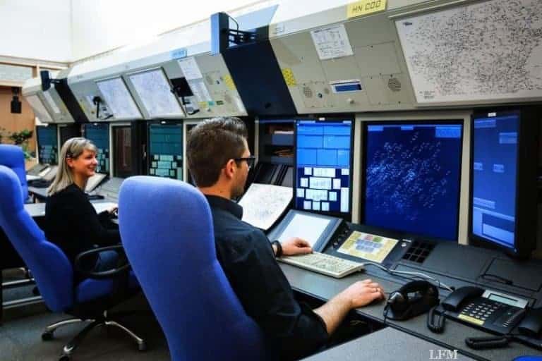 Sinkflugprofile im Oberen Luftraum auf ausgewählten Routen prüfen