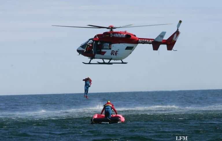 DRF-Rettungshubschrauber fliegt Offshore-Einsätze