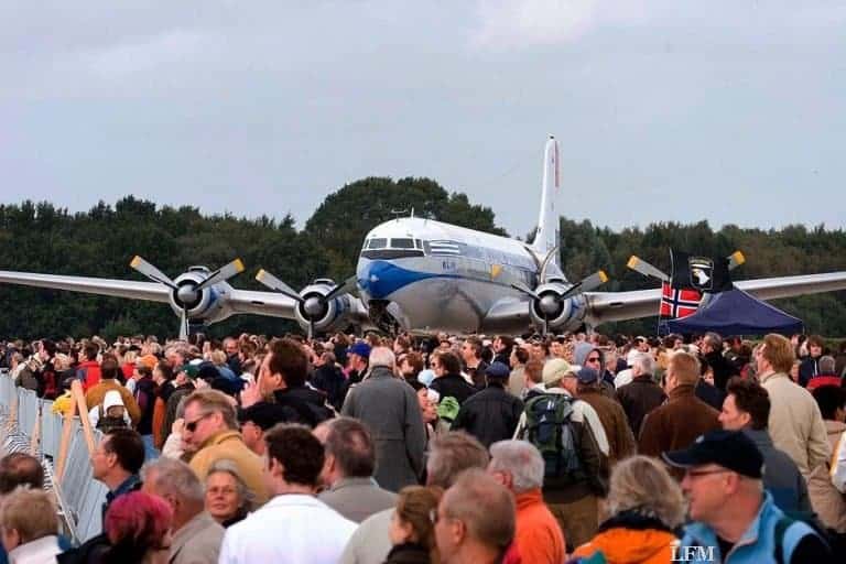 Flugzeuge von Gestern und Heute auf dem Airportday in Hamburg