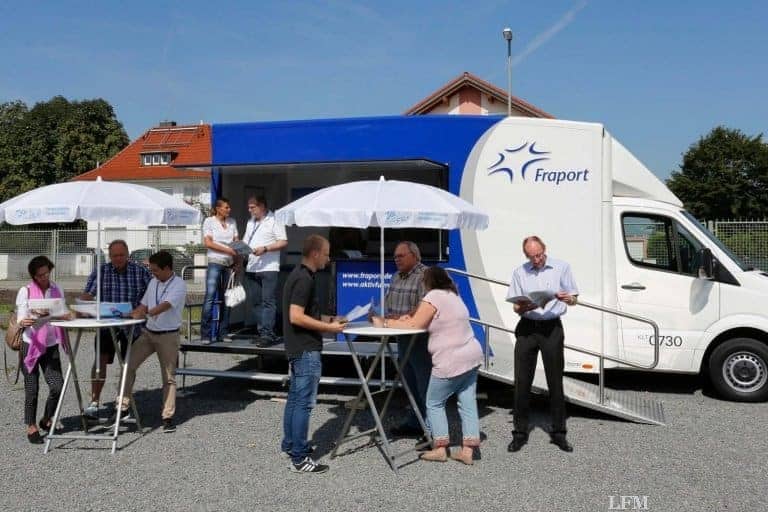 Info-Mobil der Fraport AG in Mühlheim und Ensheim