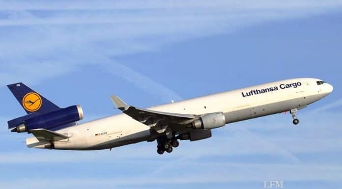 Tiefe Testflüge mit Lufthansa MD-11 in Cochstedt