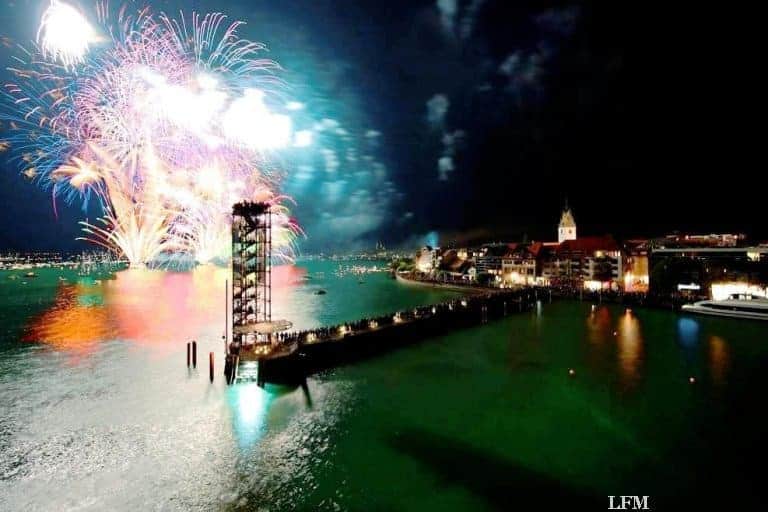 Zeppelinflug zum Feuerwerk am Bodensee