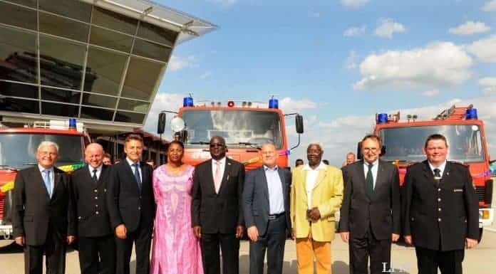 Löschfahrzeuge für die Flughafenfeuerwehr in Sierra Leone