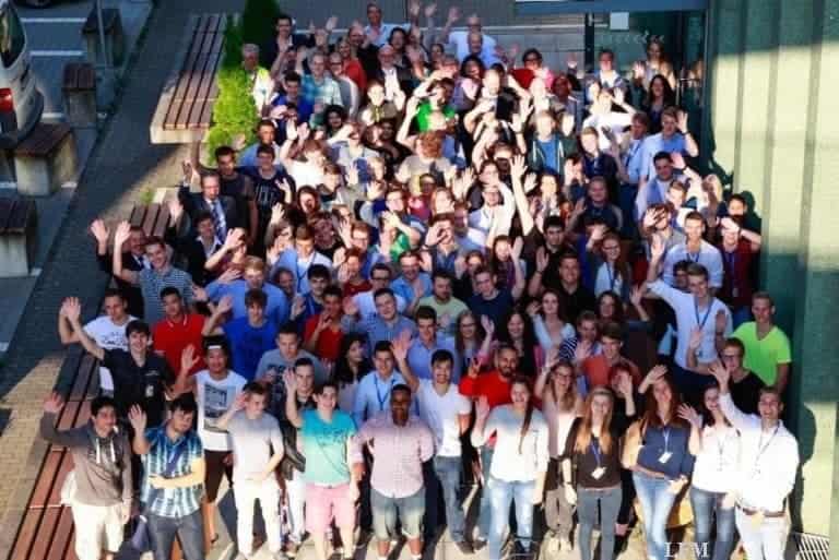 105 Azubis und Studenten starten beim Fraport in Frankfurt