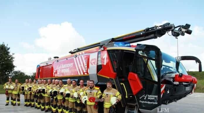 Flughafenfeuerwehr in Hannover mit neuem Gefährt