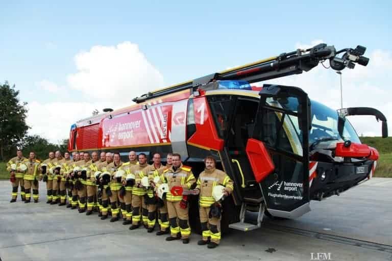 Flughafenfeuerwehr in Hannover mit neuem Gefährt