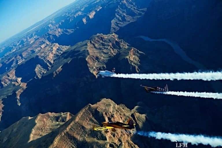 Air Race-Kontrahenten gemeinsam über dem Grand Canyon
