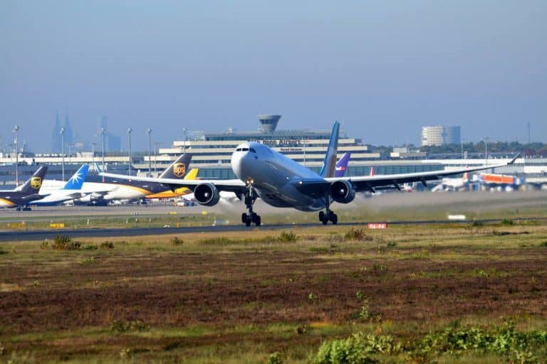 A330 der Eurowings startet ab Köln/Bonn in die Langstrecke