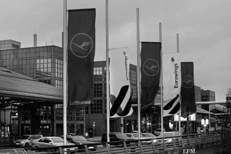 Tod von Helmut Schmidt: Fahnen am Flughafen Hamburg auf Halbmast