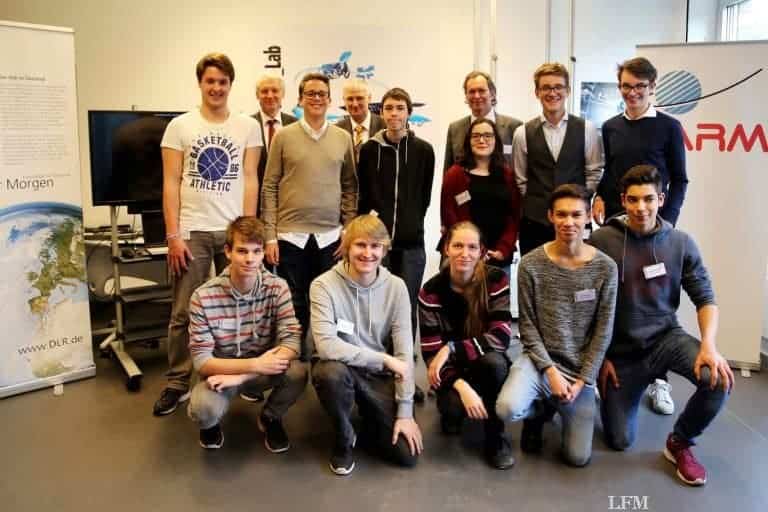 Drei Gymnasiasten-Gruppen forschen in Schwerelosigkeit beim DLR