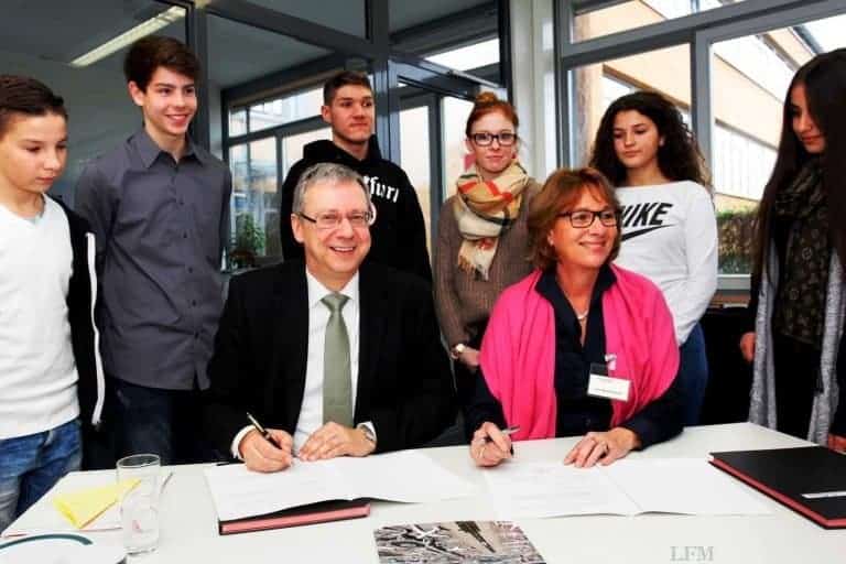 Schüler lernen Betriebswirschaft am Fraport kennen