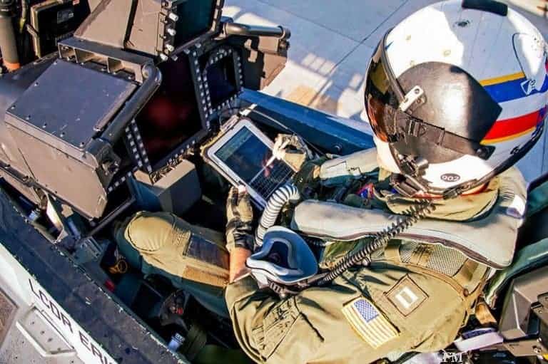 Windows Tablet fürs Cockpit von Kampfjet EA-18G Growler